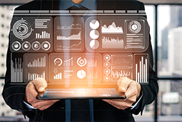 维多利亚老品牌VIC国际：深化、多元｜供需两端打造复合型人才